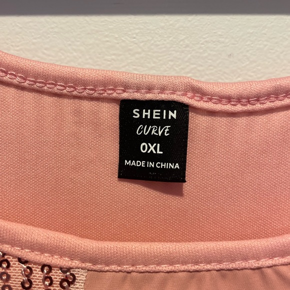 Pink sequined tank with adjustable spaghetti straps Perfect for Valentine’s Day - Picture 5 of 6